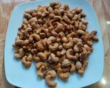 Foto langkah ke 4 dari resep Kacang Mede Goreng Renyah dan Krispy.