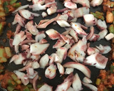 Foto del paso 7 de la receta: Fideuà de potón, gambones, ajos tiernos y dátiles medjol