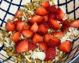 Foto del paso 2 de la receta: Ensalada de lentejas con arroz y fresas