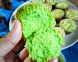 Foto langkah ke 5 dari resep Muffin Tape Pandan Keju.