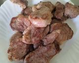 Foto del paso 3 de la receta Solomillo ibérico de cerdo. Al vino dulce con dátiles y piñones