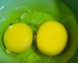 Foto del paso 1 de la receta: Omelet con plátano fruta y queso mozzarella