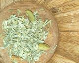 A picture of step 2 of Gurh wali chai.