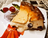 Foto del paso 6 de la receta: Tarta Fluida de Chocolate Blanco, Plátano y Arándanos con Base de Galletas y Helado de Violetas