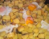 Foto del paso 6 de la receta: 😋Papas al horno con Huevito !!