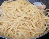 Foto del paso 6 de la receta Spaghetti con pesto rojo y almejas