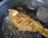 Foto langkah ke 2 dari resep Crispy Fish in Thai Sweet Chili Sauce.
