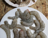 Foto del paso 1 de la receta: Alubias blancas con sepia y langostinos