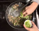 Foto langkah ke 4 dari resep Sautéed long beans with ground beef (Tumis kacang panjang dengan daging giling).