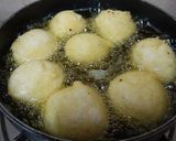 A picture of step 4 of Urad Dal wadas.