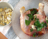 Foto del paso 1 de la receta: Pollo con castañas al vino tinto