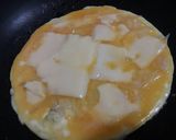 Foto langkah ke 3 dari resep Cheese onion egg (dadar).