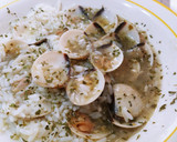 Foto del paso 2 de la receta: Arroz meloso y caldoso marinero con almejas en salsa verde