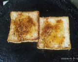 A picture of step 3 of Quick spicy Bread Omelet.