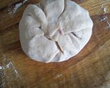 A picture of step 4 of Aloo paratha.