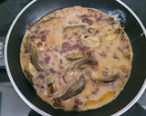 Foto del paso 2 de la receta: Tortilla de alcachofas y morcilla en un plis plas