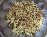 A picture of step 2 of Noodles bhel.