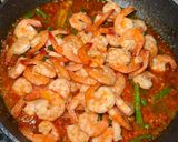 Foto langkah ke 2 dari resep Udang masak thai dan kacang panjang.
