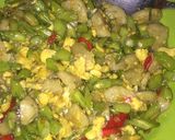 Foto langkah ke 4 dari resep Tumis buncis bakso telur.