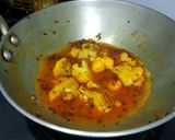 A picture of step 7 of Gobhi Curry.