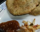 A picture of step 4 of Aloo ki poori.
