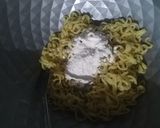 Foto langkah ke 2 dari resep Mie Gulung Sosis.