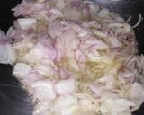 A picture of step 1 of Khageena (Spicy scrambled eggs).