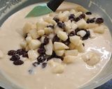 Foto del paso 3 de la receta: Budín de yogur, peras y pasas súper húmedo