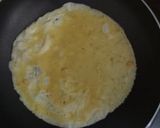 Foto langkah ke 2 dari resep Egg roll nasi.