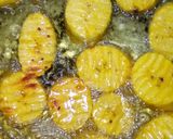 A picture of step 6 of Chips, plantain and fried egg with sauce.