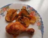 Foto del paso 4 de la receta Muslos de pollo al horno con patata y pimiento