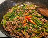 Foto langkah ke 3 dari resep Green Chili stir fry with beef.