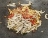 Foto langkah ke 4 dari resep Tumis Daun Singkong Pepaya Teri.