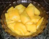 A picture of step 1 of Mango Shake.