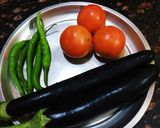 बैंगन टमाटर सब्जी (Baingan Tamatar Sabzi recipe in Hindi) रेसिपी चरण 1 फोटो