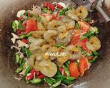 Foto langkah ke 3 dari resep Tumis Udang Cabe Ijo.