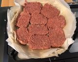 Une image de l'étape 8 de Tarte feuilletée au bœuf, légumes du jardin, tome et crème.