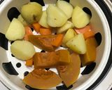 Hình bước làm 1 của món Súp khoai tây bí đỏ