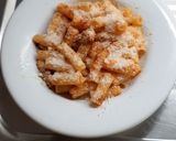 Foto del passaggio 3 della ricetta Rigatoni glutenfree con sugo alla pizzaiola