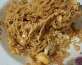 Foto langkah ke 4 dari resep INDOMIE GORENG BENERAN !.