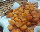 A picture of step 1 of Mangodi ki sabzi.