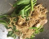 รูปขั้นตอนการทำที่ 3 ของ ผัดขิงใส่ไก่
