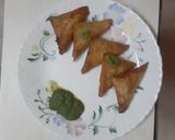 A picture of step 3 of Chicken Keema samosa.