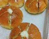 Foto langkah ke 8 dari resep Korean Cream Cheese Garlic Bread.