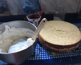 Foto del paso 3 de la receta: Torta de buzcochuelo con mousse y frutilla