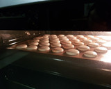 Foto del paso 19 de la receta: Macarons diablillos con relleno de crema de frambuesa!!!
