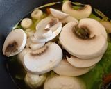 Hình bước làm 2 của món 🌱 Canh Nấm Mỡ Cà Rốt & Lá Súp Lơ Trắng