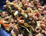 Hình bước làm 5 của món Lòng già xào dưa (hết mùi, ngon)