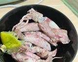 Foto langkah ke 1 dari resep Cumi kuah pedas.