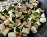 Foto del passaggio 1 della ricetta Spaghetti crema di zucchine e menta